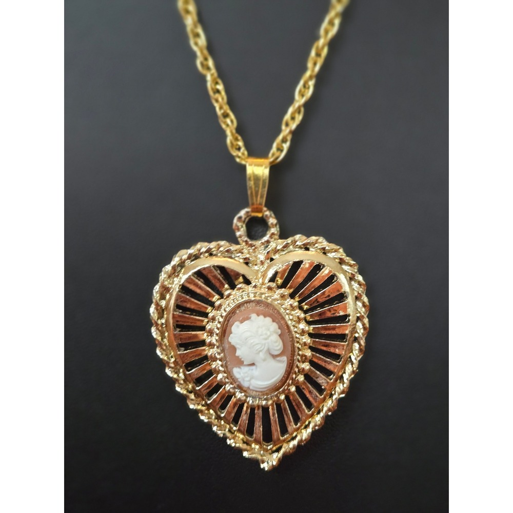 Heart-shaped Cameo Style Pendant Necklace